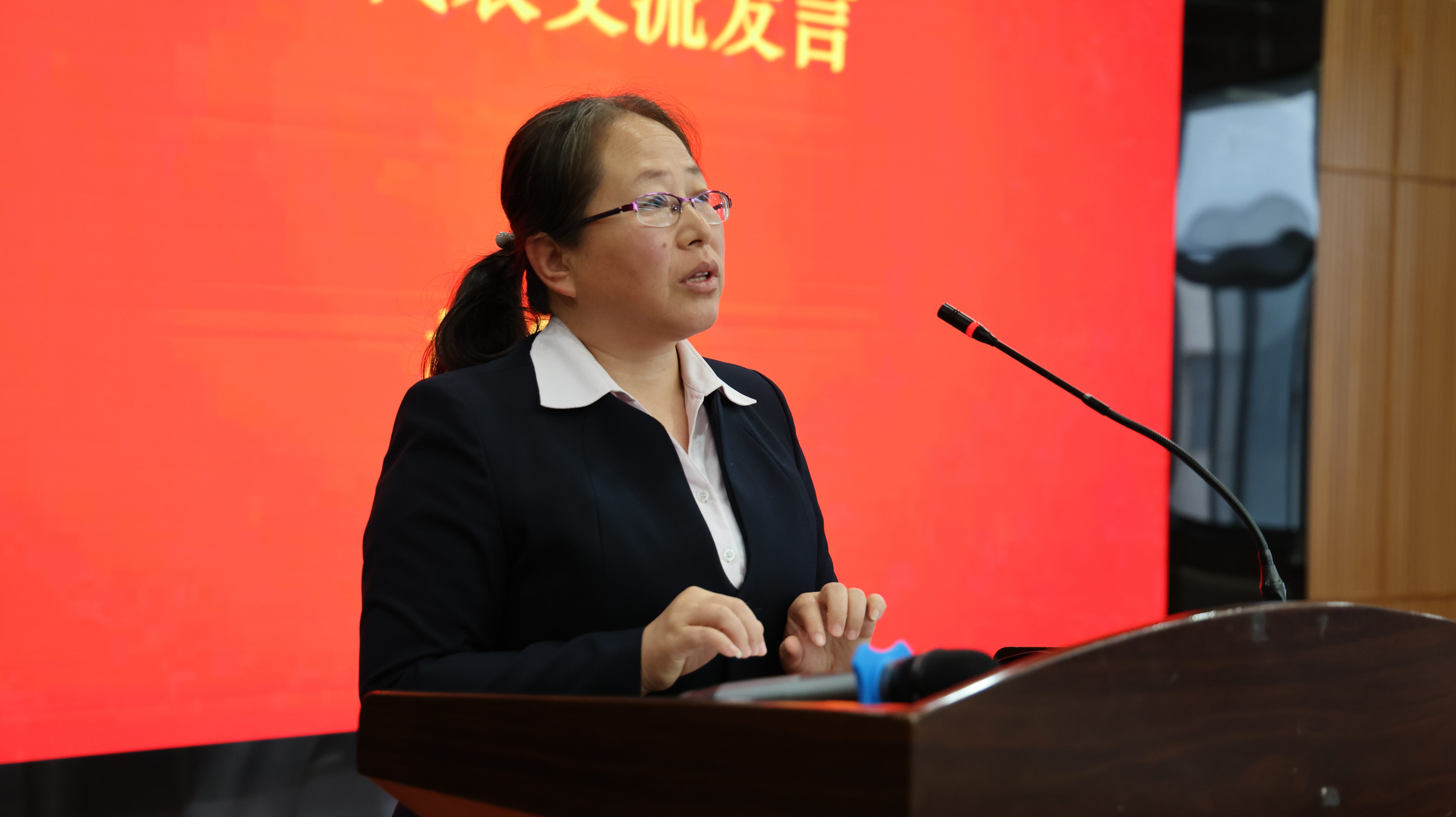 教师代表杜俊莉发言.jpg